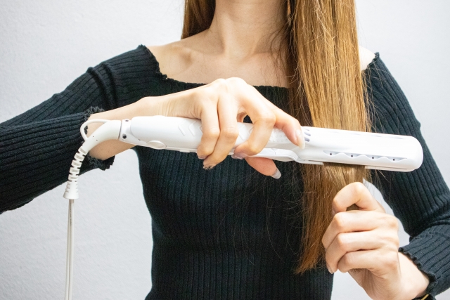 あなたのヘアアイロンの入れ方は大丈夫？正しいアイロンの入れ方と傷む原因
