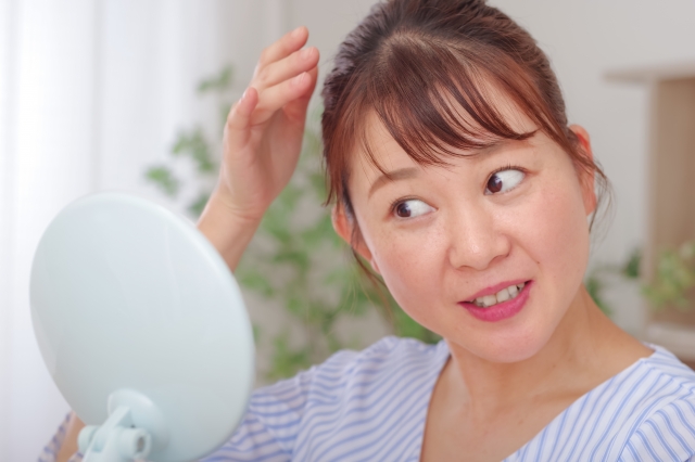 じりつき、毛羽立った毛髪に最適なケアとは？