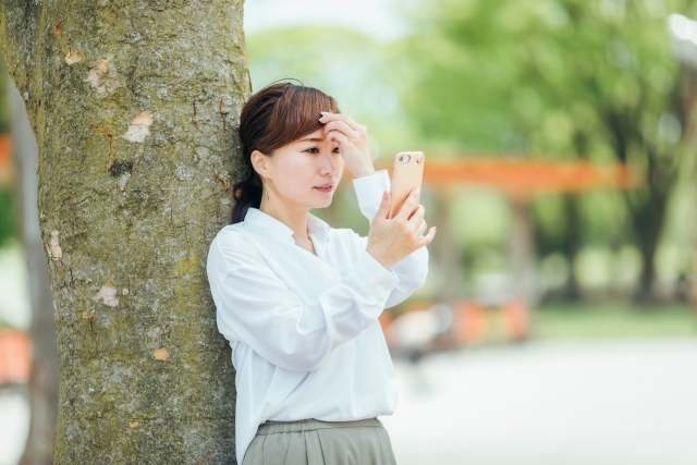 前髪の天敵!梅雨到来…うねりのメカニズムと対処方法