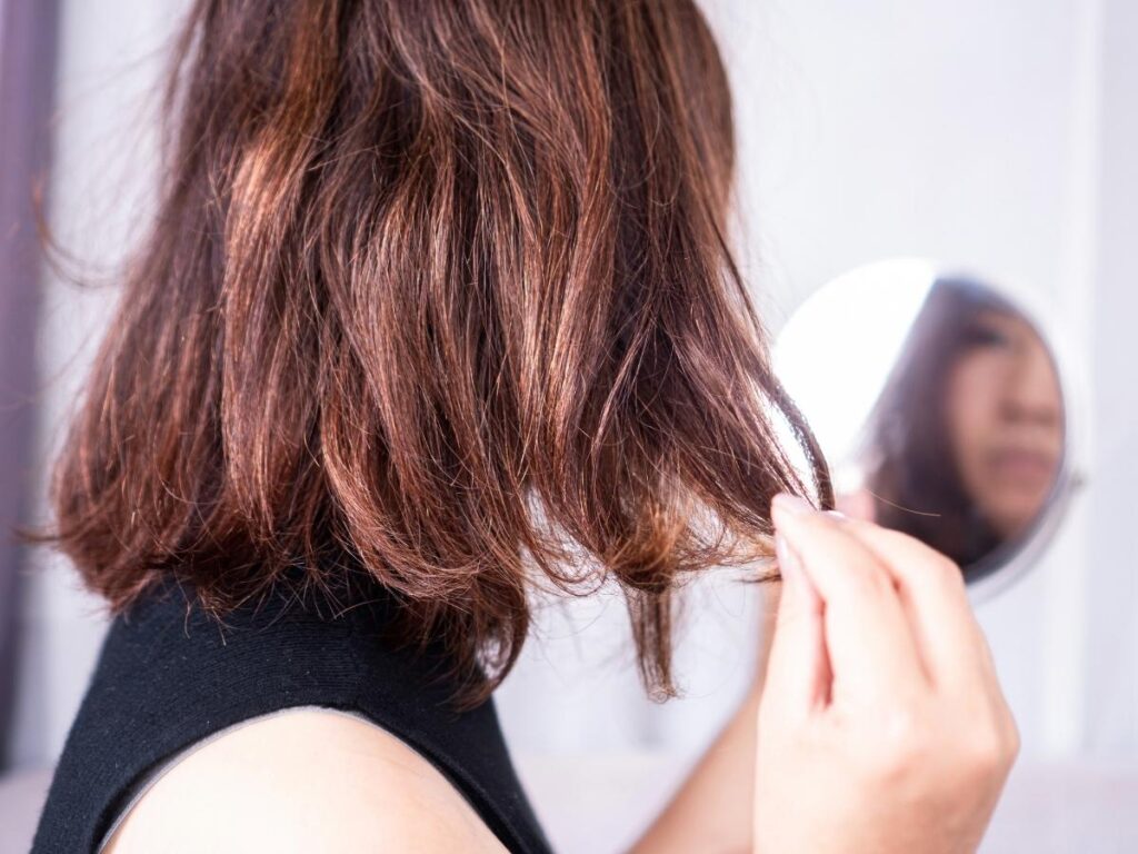年齢や日々のダメージの積み重ねであなたの髪はスポンジ状になっている/髪が湿度で広がる理由